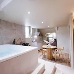 Eden - Luxe, Balneo & Sauna Apartment Le Mans